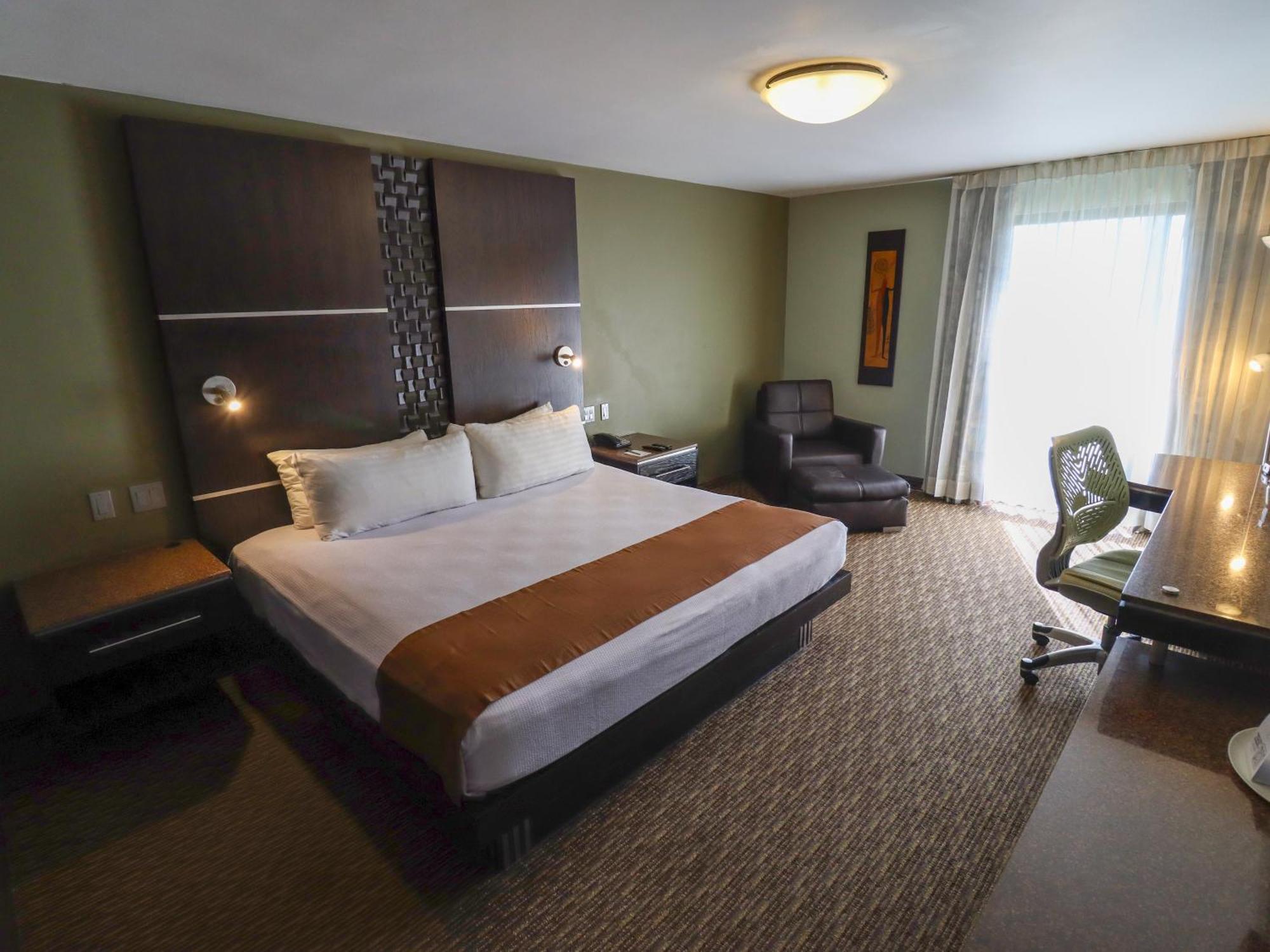 Hotel Araiza Mexicali Room photo A typical hotel room
