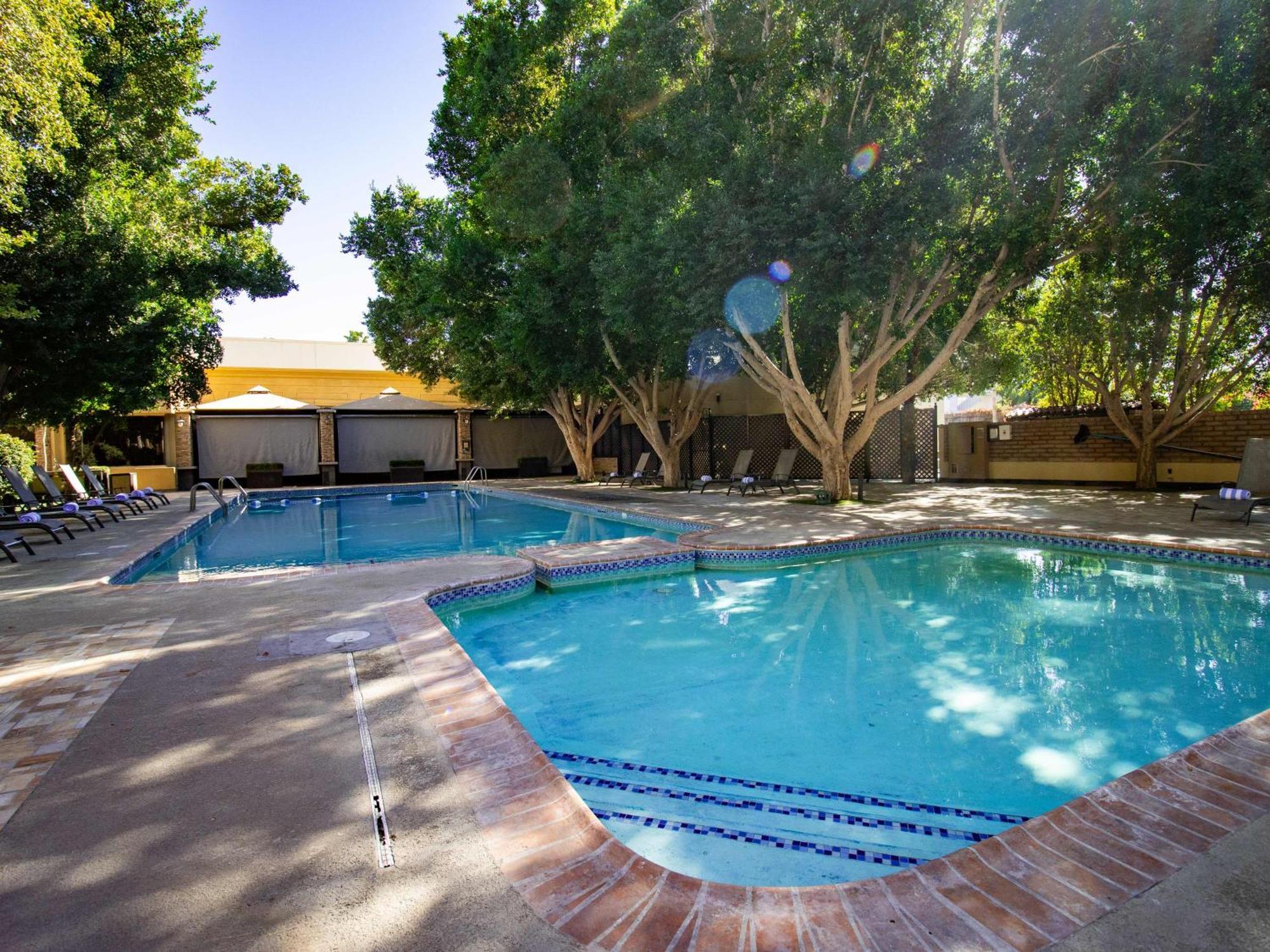 Hotel Araiza Mexicali Exterior photo The pool at the Saguaro